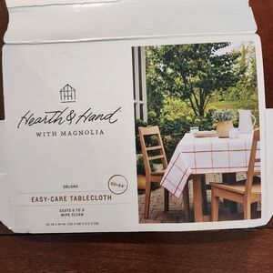 HEARTH & HAND Easy-Care Oblong Tablecloth 60" x 84" Red(see pics)